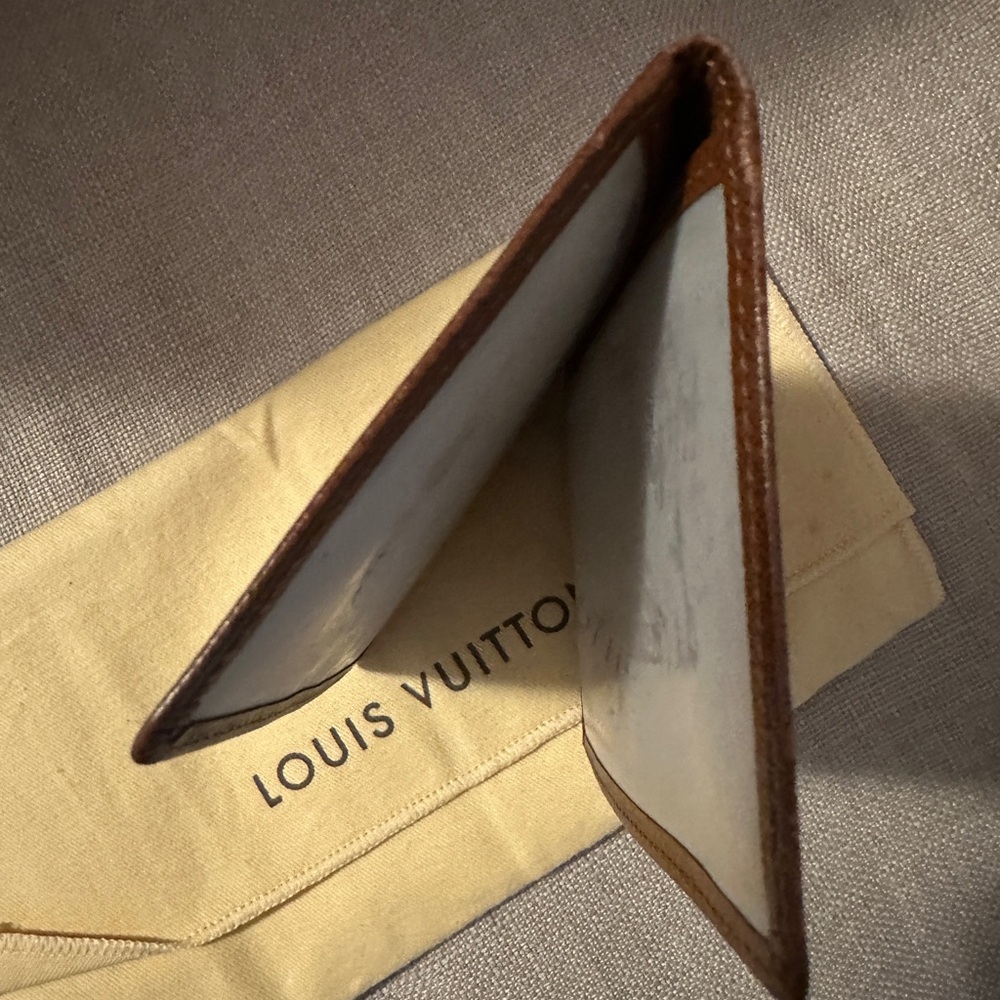 LOUIS VUITTON Porte 2 Cartes
Vertical Brown Taiga Leather Card
Case Holder - Picture 8 of 10